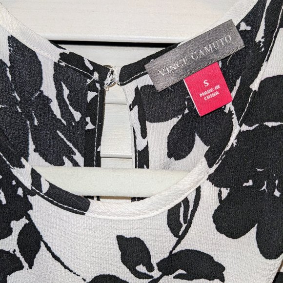 EUC Vince Camuto Cold Shoulder Blouse Small Black/White Floral Keyhole Summer. - Picture 7 of 9